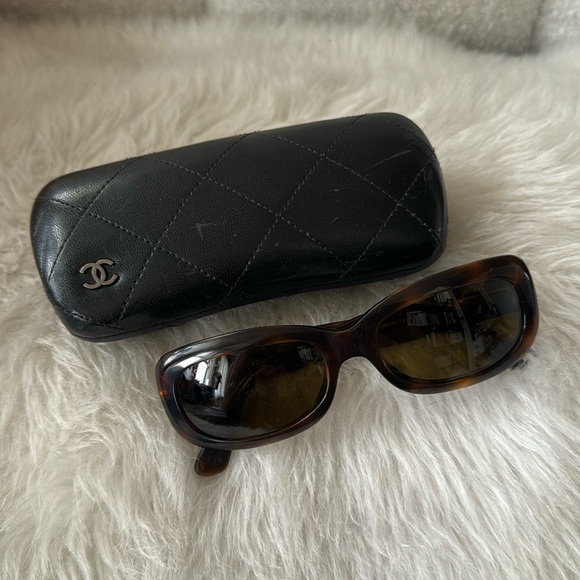 CHANEL Brown Tortoiseshell Havana Quilted Gold CC Square Tint Sunglasses - Picture 1 of 9